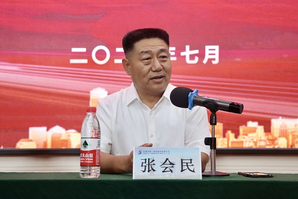华体会在线平台（中国）官网党委书记张会民对新员工提出希冀.jpg