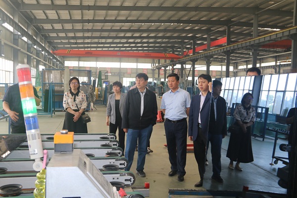 1.观摩静美幕墙技术有限公司生产车间.jpg 1.观摩静美幕墙技术有限公司生产车间.jpg