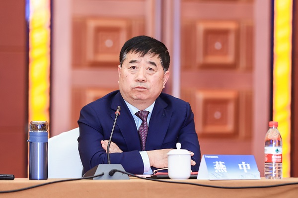 华体会在线平台(中国)官网副总经理燕中主持会议.jpg 华体会在线平台(中国)官网副总经理燕中主持会议.jpg