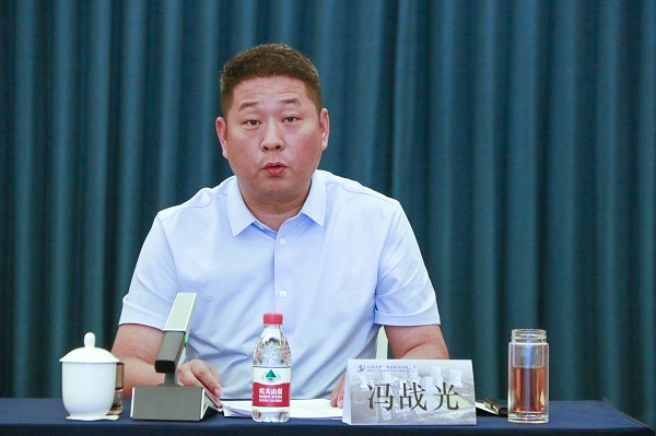 5华体会在线平台（中国）官网副总经理冯战光主持会议.JPG
