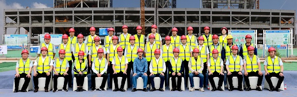 11与会领导现场合影.jpg 11与会领导现场合影.jpg