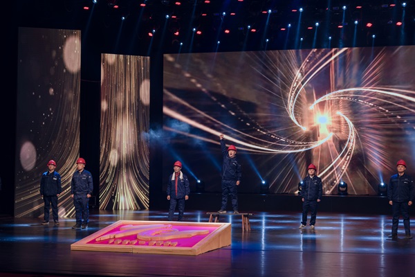 11-8文艺汇演梦想在阳光下绽放.jpg 11-8文艺汇演梦想在阳光下绽放.jpg