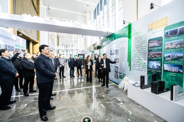 省、厅领导参观华体会在线平台(中国)官网展台 (2).jpg 省、厅领导参观华体会在线平台(中国)官网展台 (2).jpg